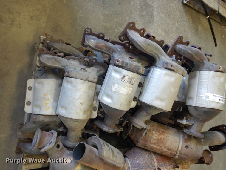 image for item LR9899 Approximately 25 catalytic converters