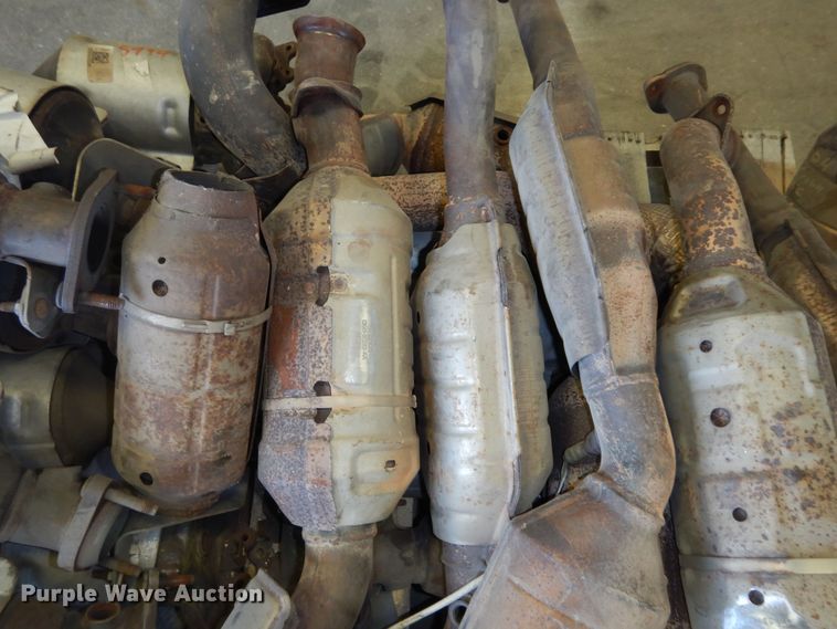 image for item LR9899 Approximately 25 catalytic converters