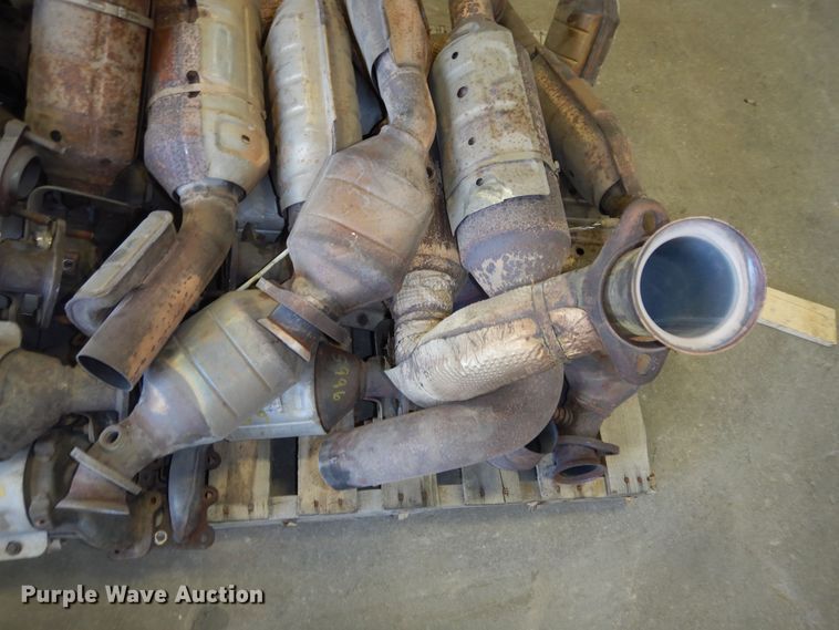 image for item LR9899 Approximately 25 catalytic converters