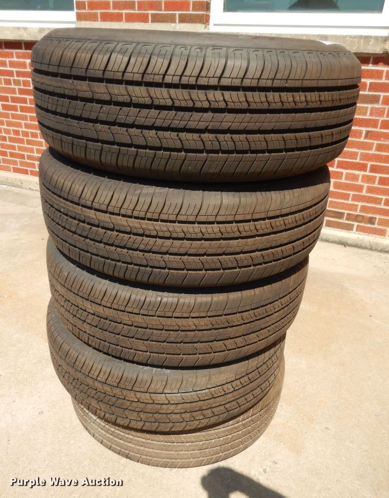 image for item LR9900 (5) Nexen 245/65R18 tires