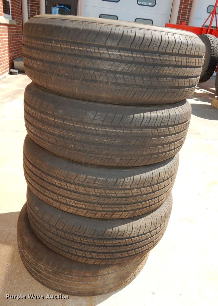 image for item LR9900 (5) Nexen 245/65R18 tires