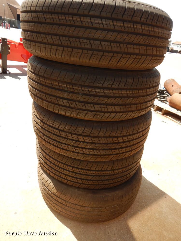 image for item LR9900 (5) Nexen 245/65R18 tires