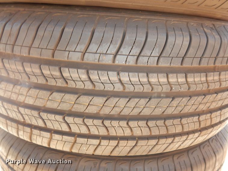 image for item LR9900 (5) Nexen 245/65R18 tires