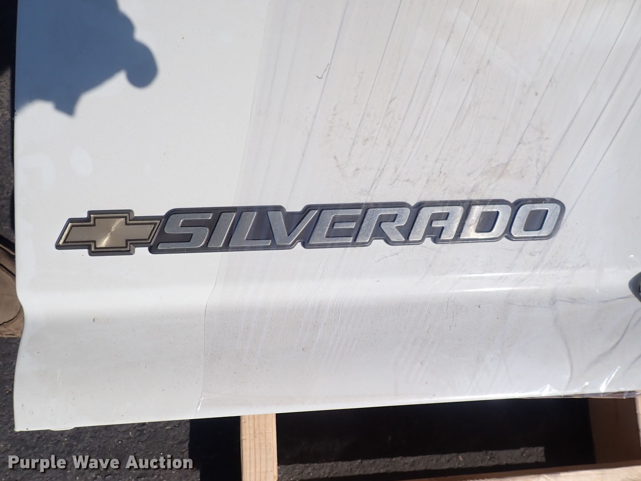 (2) Chevrolet Silverado tailgates in Wichita, KS Item IN9213 sold