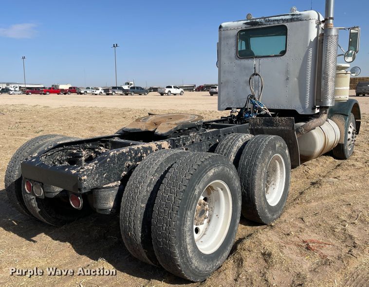 image for item DJ5118 1996 Peterbilt 357  semi truck