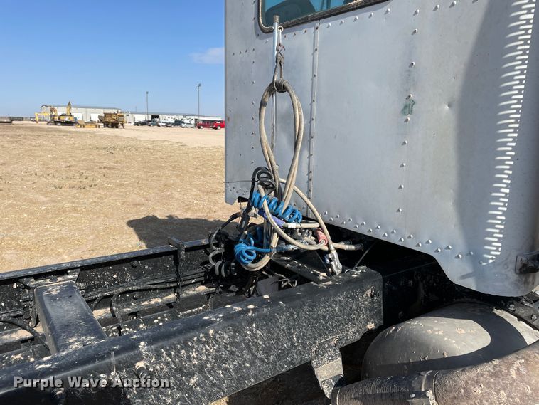 image for item DJ5118 1996 Peterbilt 357  semi truck