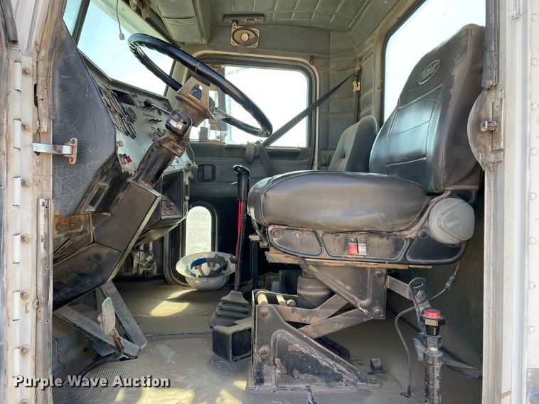 image for item DJ5118 1996 Peterbilt 357  semi truck