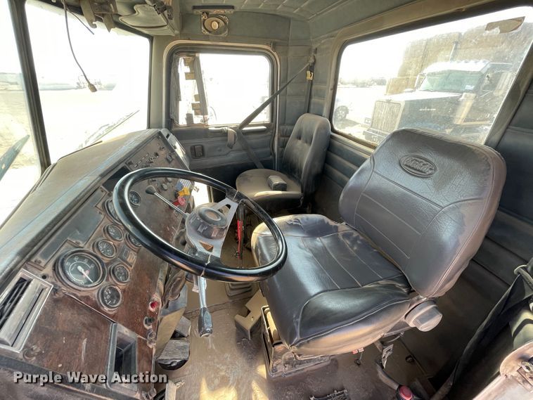 image for item DJ5118 1996 Peterbilt 357  semi truck