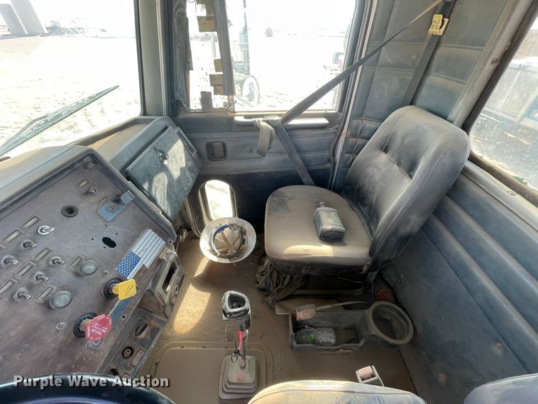 image for item DJ5118 1996 Peterbilt 357  semi truck