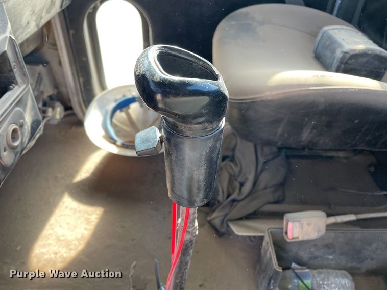 image for item DJ5118 1996 Peterbilt 357  semi truck