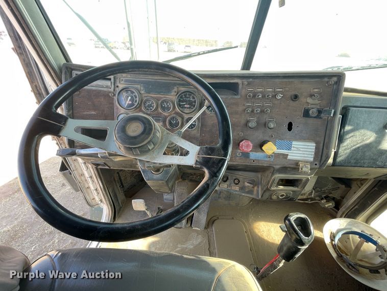 image for item DJ5118 1996 Peterbilt 357  semi truck