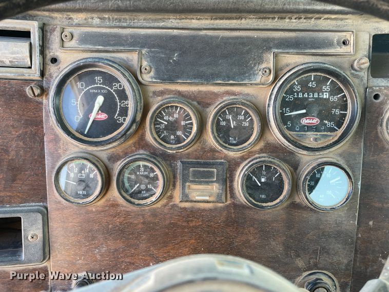 image for item DJ5118 1996 Peterbilt 357  semi truck