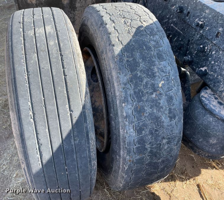 image for item DJ5118 1996 Peterbilt 357  semi truck