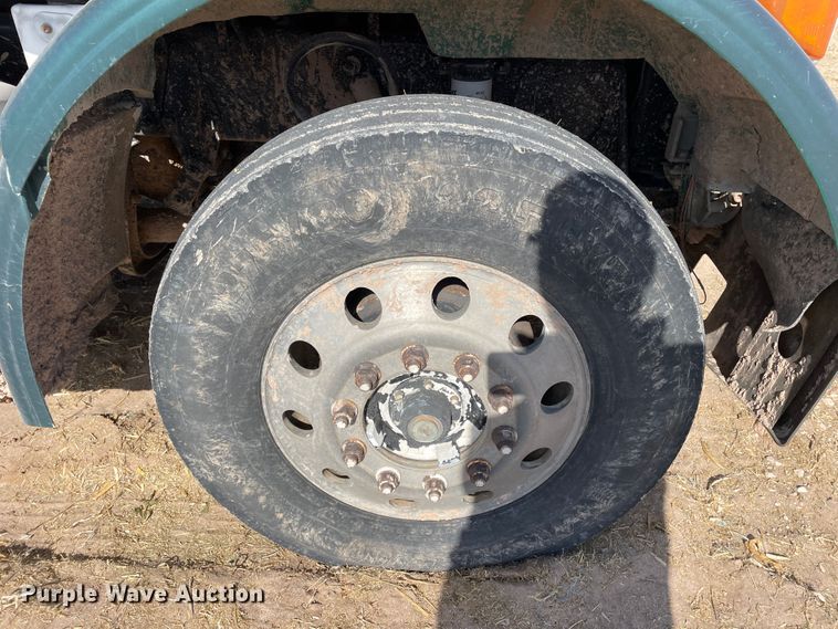 image for item DJ5118 1996 Peterbilt 357  semi truck