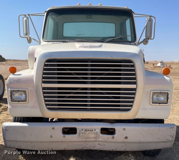 image for item DJ5121 1990 Ford L7000  truck cab and chassis