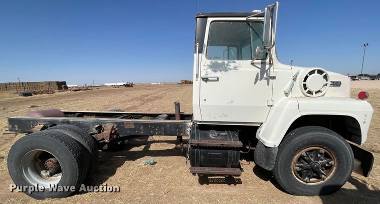 image for item DJ5121 1990 Ford L7000  truck cab and chassis