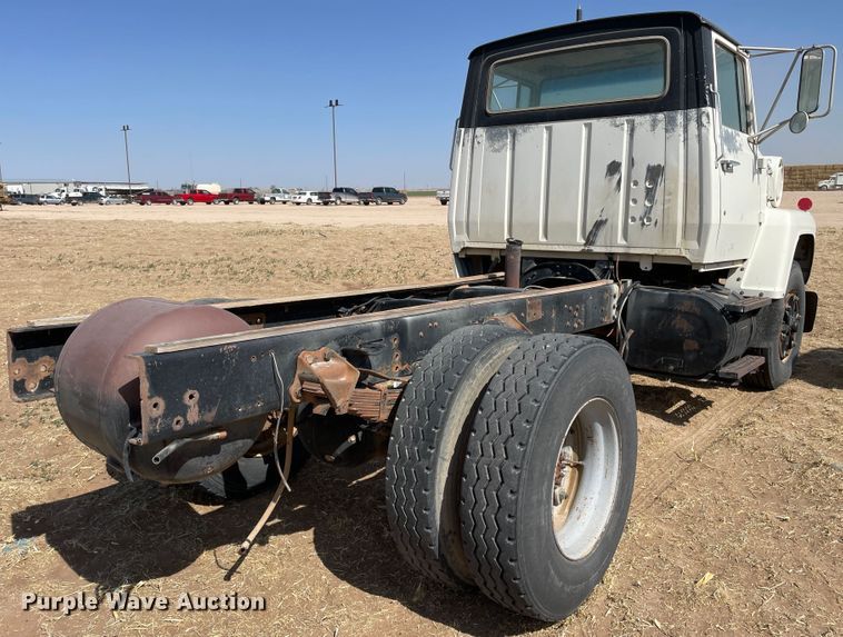 image for item DJ5121 1990 Ford L7000  truck cab and chassis