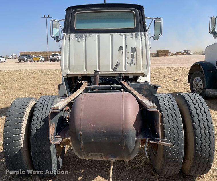 image for item DJ5121 1990 Ford L7000  truck cab and chassis