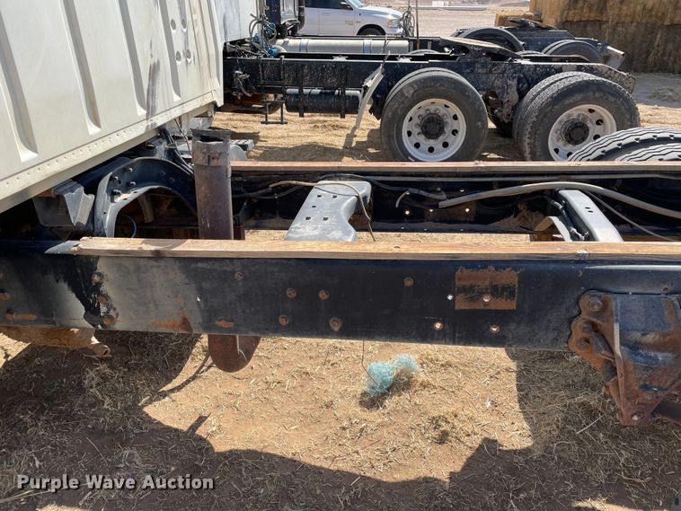 image for item DJ5121 1990 Ford L7000  truck cab and chassis