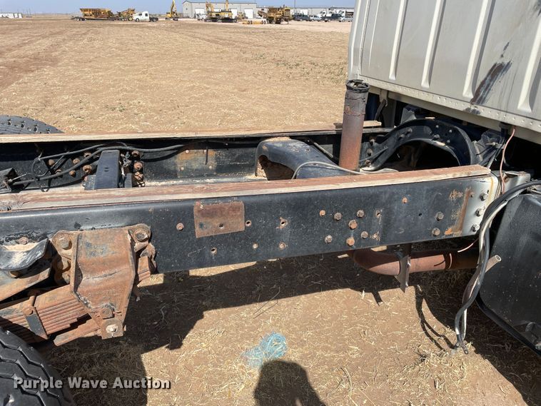 image for item DJ5121 1990 Ford L7000  truck cab and chassis