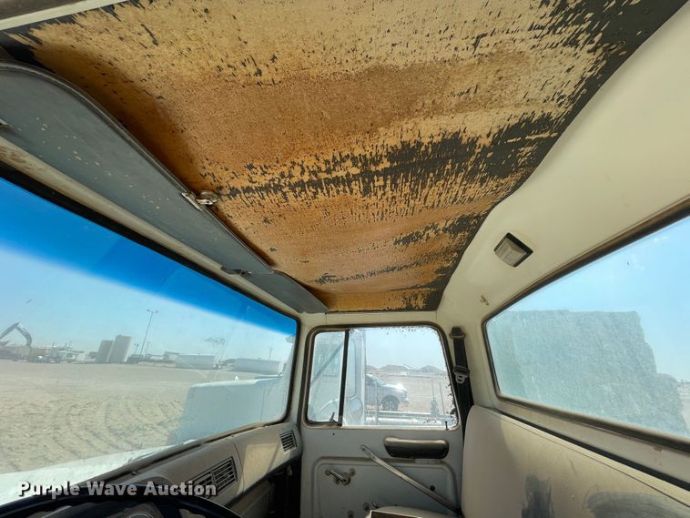 image for item DJ5121 1990 Ford L7000  truck cab and chassis