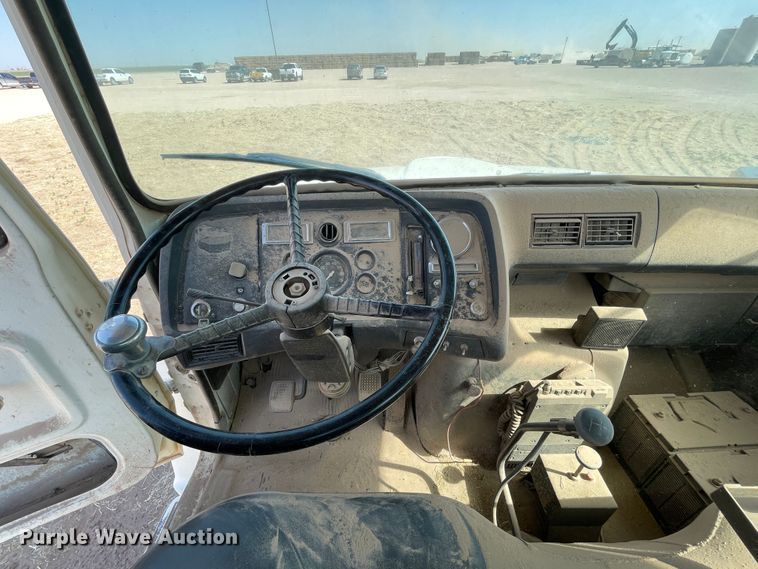 image for item DJ5121 1990 Ford L7000  truck cab and chassis