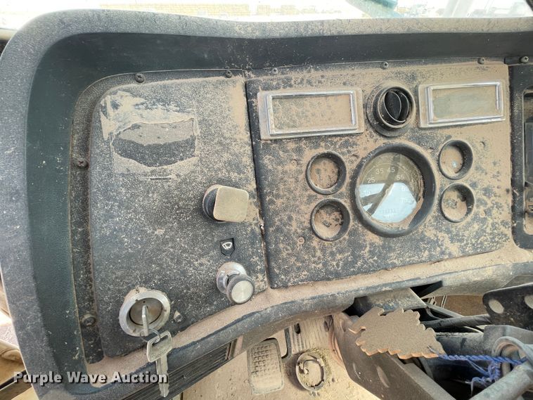 image for item DJ5121 1990 Ford L7000  truck cab and chassis