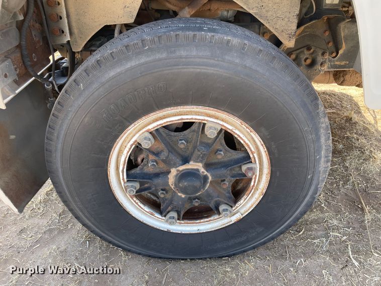 image for item DJ5121 1990 Ford L7000  truck cab and chassis