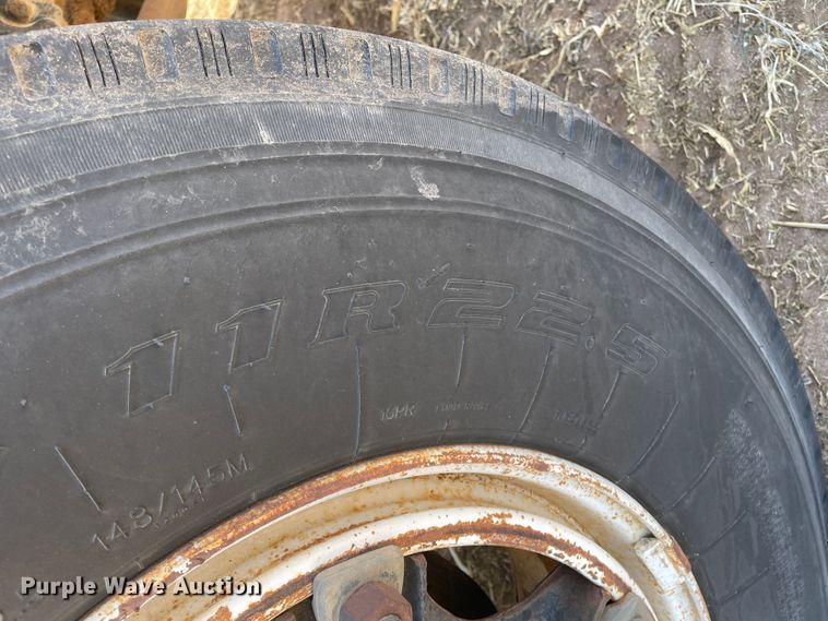 image for item DJ5121 1990 Ford L7000  truck cab and chassis