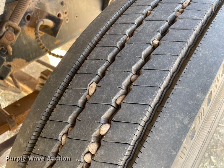 image for item DJ5121 1990 Ford L7000  truck cab and chassis