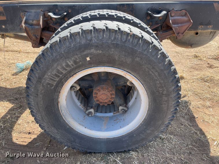 image for item DJ5121 1990 Ford L7000  truck cab and chassis