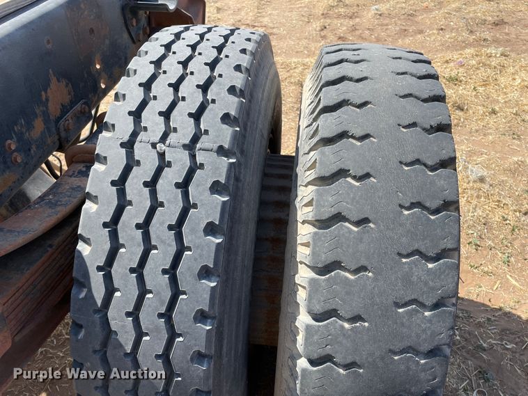 image for item DJ5121 1990 Ford L7000  truck cab and chassis