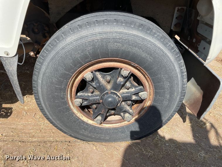 image for item DJ5121 1990 Ford L7000  truck cab and chassis