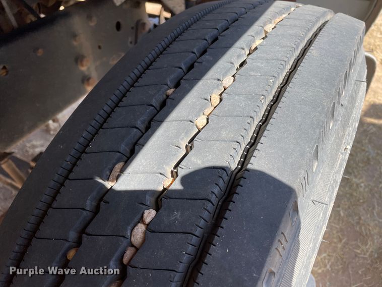 image for item DJ5121 1990 Ford L7000  truck cab and chassis