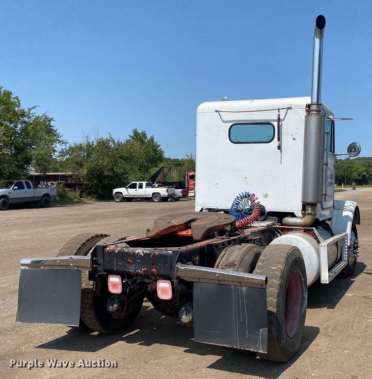 image for item DK6469 1987 Freightliner FLC  semi truck