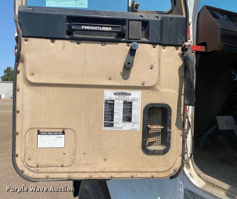 image for item DK6469 1987 Freightliner FLC  semi truck