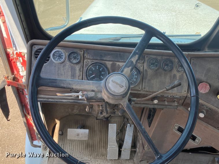 image for item DK6469 1987 Freightliner FLC  semi truck