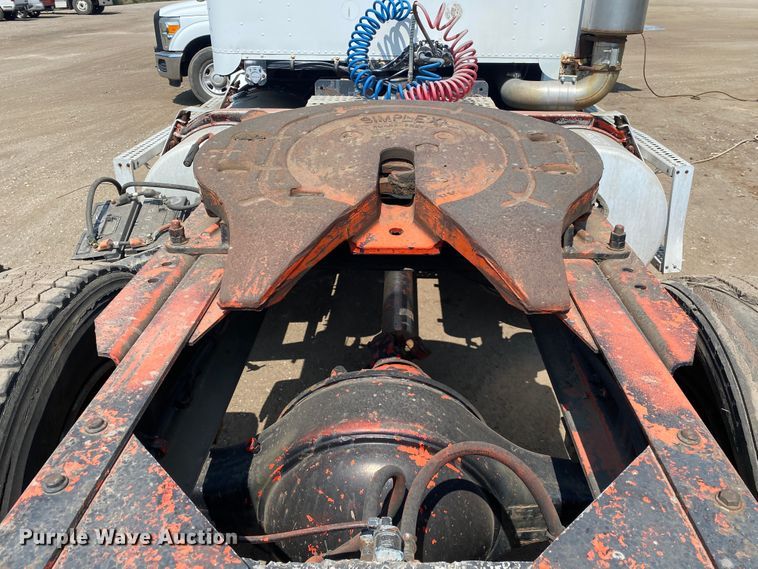 image for item DK6469 1987 Freightliner FLC  semi truck