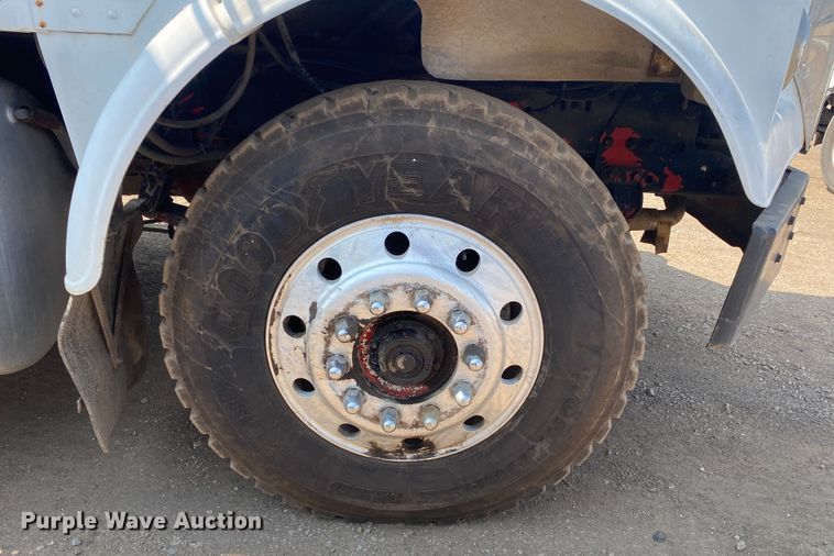 image for item DK6469 1987 Freightliner FLC  semi truck