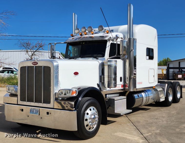 image for item DL6688 2015 Peterbilt 389  semi truck