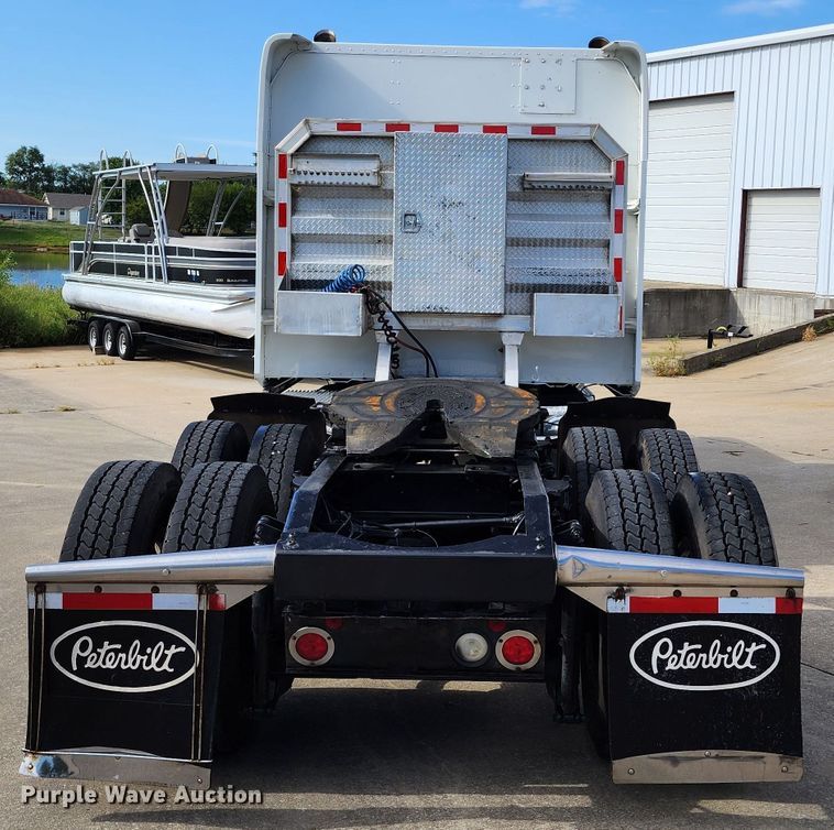 image for item DL6688 2015 Peterbilt 389  semi truck