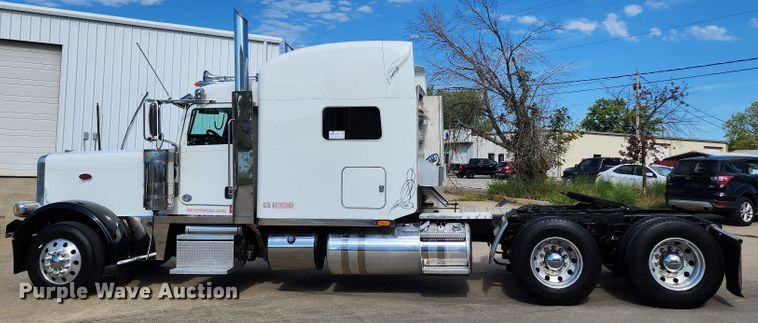 image for item DL6688 2015 Peterbilt 389  semi truck