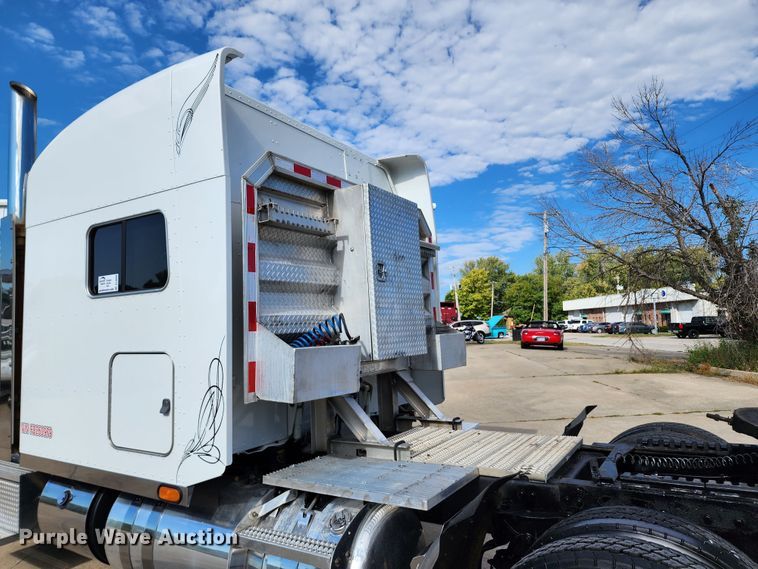 image for item DL6688 2015 Peterbilt 389  semi truck