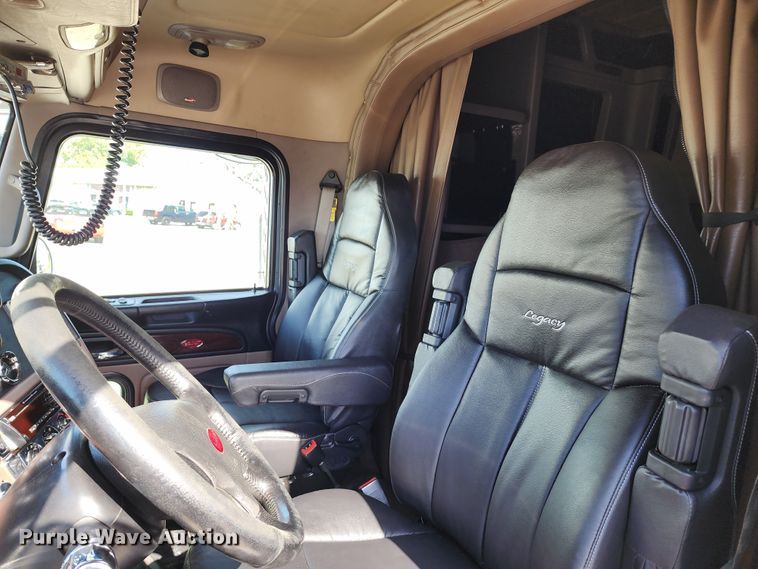 image for item DL6688 2015 Peterbilt 389  semi truck