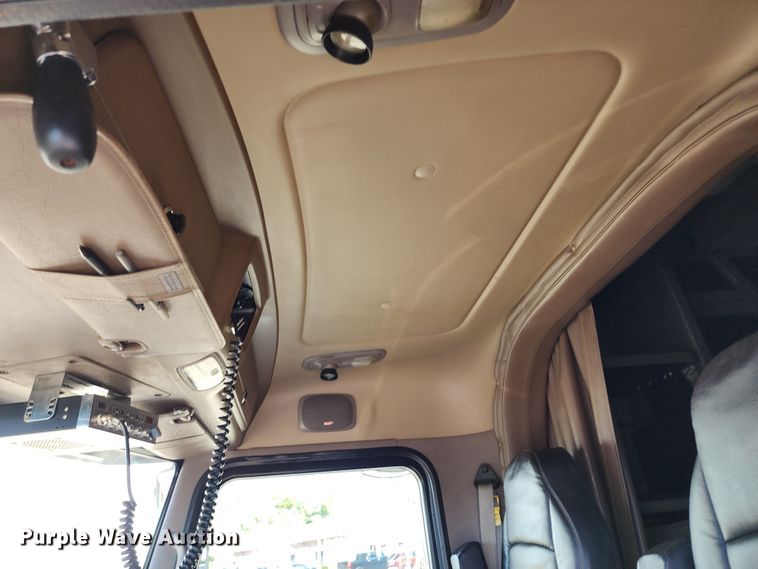 image for item DL6688 2015 Peterbilt 389  semi truck