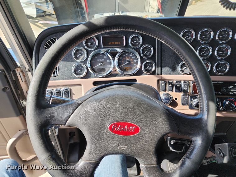 image for item DL6688 2015 Peterbilt 389  semi truck