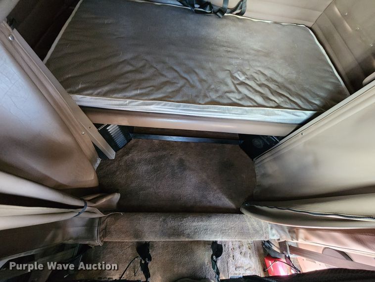 image for item DL6688 2015 Peterbilt 389  semi truck