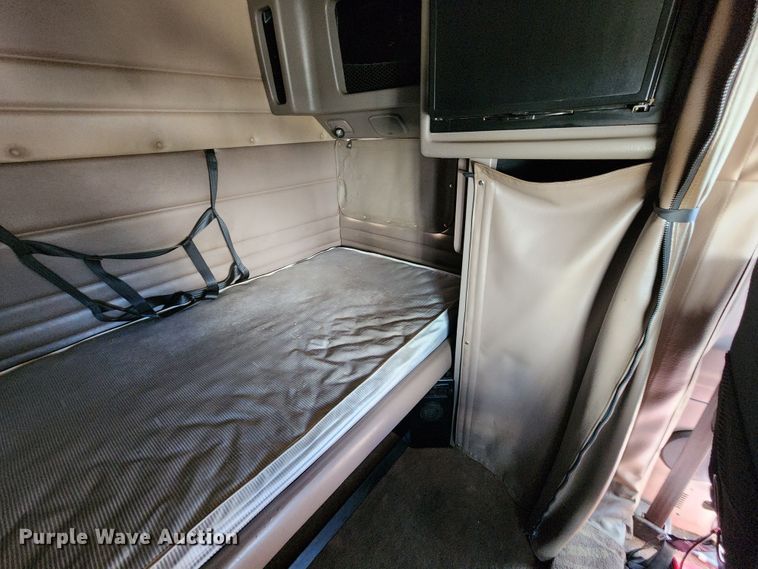 image for item DL6688 2015 Peterbilt 389  semi truck