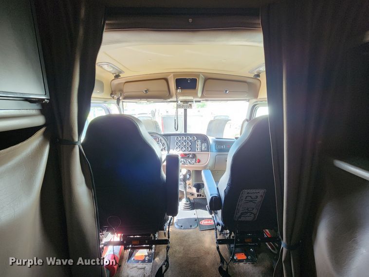 image for item DL6688 2015 Peterbilt 389  semi truck