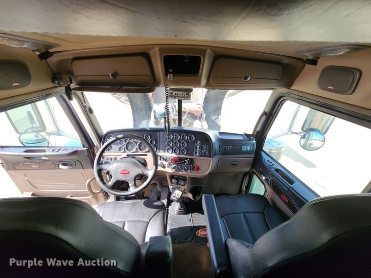 image for item DL6688 2015 Peterbilt 389  semi truck